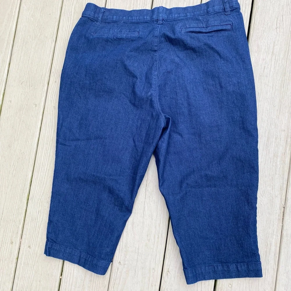 St. John’s Bay - Woman’s dark indigo denim high rise Capri pants, Size: 20